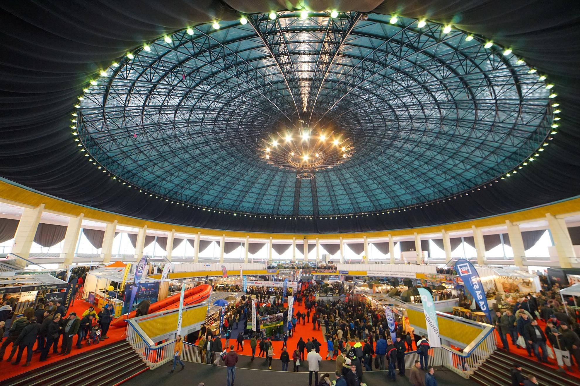 O masina - premiul cel mare la tombola FISHING & HUNTING EXPO - editia a patra.